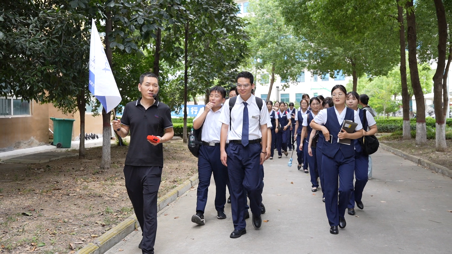 参观4.jpg